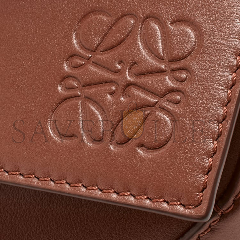 LOEWE LARGE PUZZLE BAG IN SHINY CALFSKIN B510P00X01 (33*21.5*14.7cm) LOEWE LARGE PUZZLE BAG IN SHINY CALFSKIN B510P00X01 (33*21.5*14.7cm)